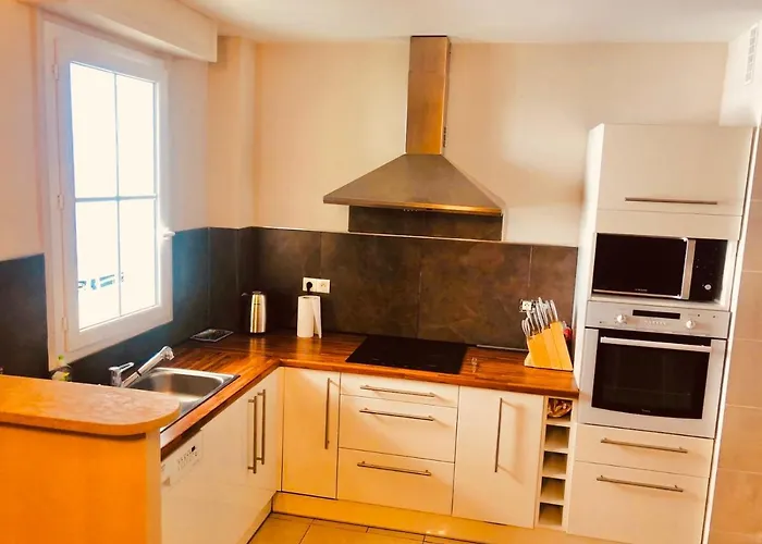 Апартаменты Center Cute Flat With Sea View One Bedroom *